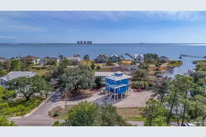 1045 Magnolia Ln, Gulf Breeze, FL 32563 - Photo 3