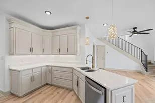 1045 Magnolia Ln, Gulf Breeze, FL 32563 - Photo 9