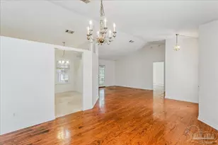 100 Oviedo St, Gulf Breeze, FL 32561 - Photo 9