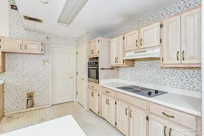 100 Oviedo St, Gulf Breeze, FL 32561 - Photo 15