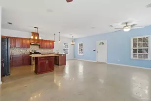 542 S 1st St, Pensacola, FL 32507 - Photo 9