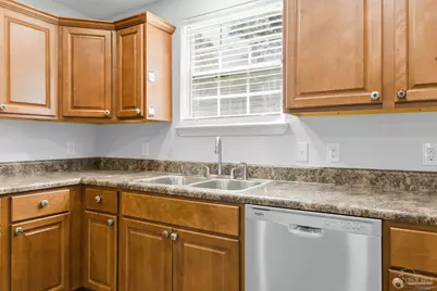 2049 N Roberts Cir, Cantonment, FL 32534 - Photo 9