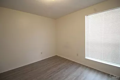 404 Oak Knoll Ln, Pensacola, FL 32506 - Photo 9