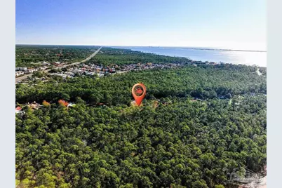 1810 W Smugglers Cove Dr, Gulf Breeze, FL 32563 - Photo 5