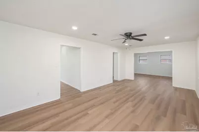 4960 La Ventana Ct, Bellview, FL 32526 - Photo 7