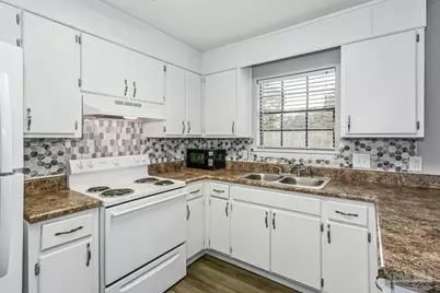 6931 Falcon Dr, Pensacola, FL 32526 - Photo 13