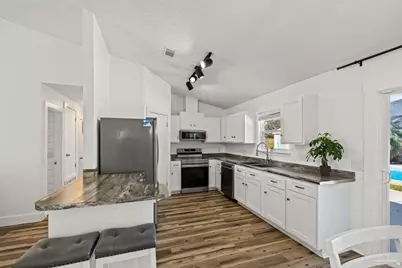 1265 Sanibel Ln, Gulf Breeze, FL 32563 - Photo 11