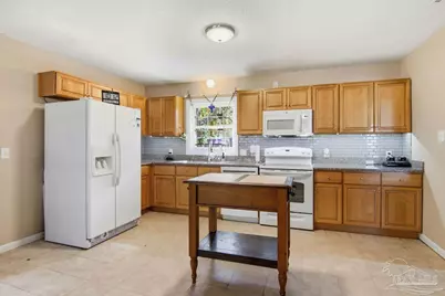 402 Navarre St, Gulf Breeze, FL 32561 - Photo 13