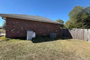 8826 Bluebell St, Milton, FL 32583 - Photo 5