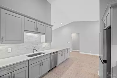 5292 Soundside Dr, Gulf Breeze, FL 32563 - Photo 11