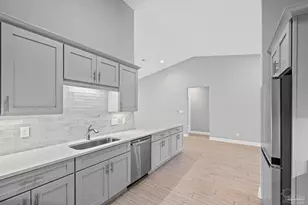 5292 Soundside Dr, Gulf Breeze, FL 32563 - Photo 11