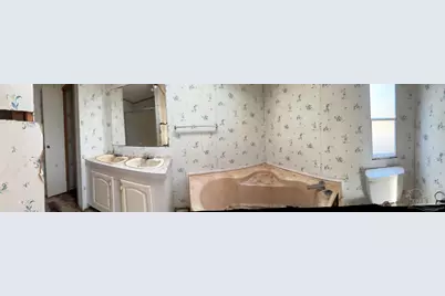 222 Vann Cir, Laurel Hill, FL 32567 - Photo 9