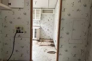 222 Vann Cir, Laurel Hill, FL 32567 - Photo 5