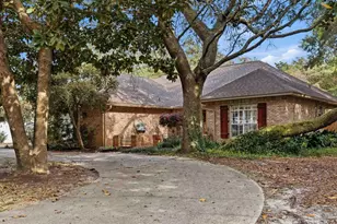 2437 W Bayshore Rd, Gulf Breeze, FL 32563 - Photo 9