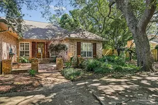 2437 W Bayshore Rd, Gulf Breeze, FL 32563 - Photo 45