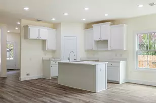 1913 W Chase St, Pensacola, FL 32502 - Photo 13