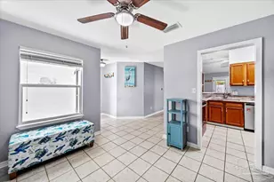 2712 Summertree Ln, Gulf Breeze, FL 32563 - Photo 7