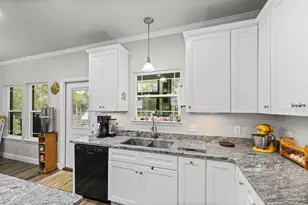 922 E Edney Ave, Crestview, FL 32539 - Photo 17