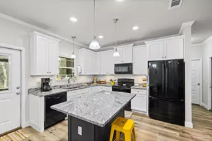 922 E Edney Ave, Crestview, FL 32539 - Photo 15