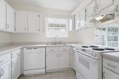 1613 Governors Dr, Pensacola, FL 32514 - Photo 7