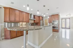 2017 Hesperia Way, Pensacola, FL 32505 - Photo 9