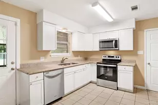 913 Bartow Ave, Pensacola, FL 32507 - Photo 5