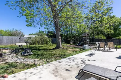 1566 Twin Pines Cir, Cantonment, FL 32533 - Photo 5