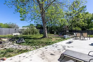 1566 Twin Pines Cir, Cantonment, FL 32533 - Photo 5