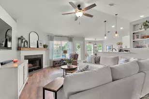 7667 Marthas Way, Navarre, FL 32566 - Photo 7