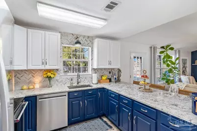 2078 Shadow Lake Dr, Gulf Breeze, FL 32563 - Photo 11