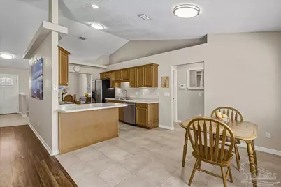 2528 Houston Cir, Gulf Breeze, FL 32563 - Photo 9