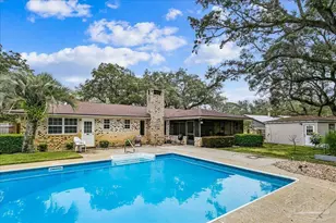 2817 Oakridge Dr, Gulf Breeze, FL 32563 - Photo 3