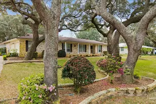 2817 Oakridge Dr, Gulf Breeze, FL 32563 - Photo 37