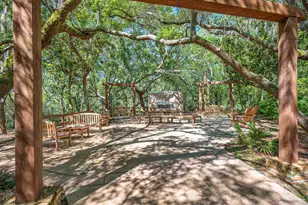 306 Shoreline Dr, Gulf Breeze, FL 32561 - Photo 59