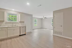 911 Medford Ave, Pensacola, FL 32505 - Photo 13