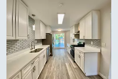 402 Fairpoint Dr, Gulf Breeze, FL 32561 - Photo 5