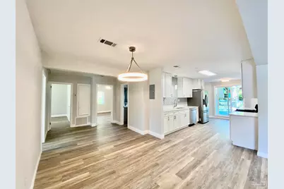 402 Fairpoint Dr, Gulf Breeze, FL 32561 - Photo 3