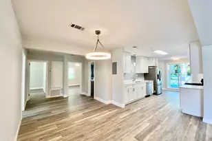 402 Fairpoint Dr, Gulf Breeze, FL 32561 - Photo 3