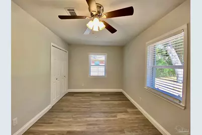 402 Fairpoint Dr, Gulf Breeze, FL 32561 - Photo 21