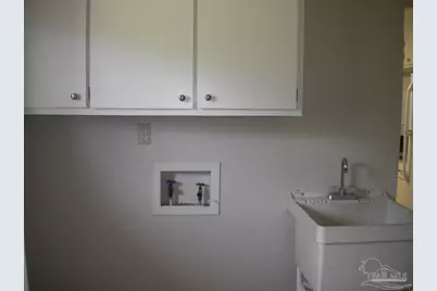 1824 Iris Ln, Navarre, FL 32566 - Photo 9