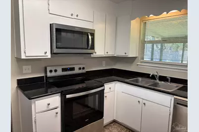 1824 Iris Ln, Navarre, FL 32566 - Photo 5