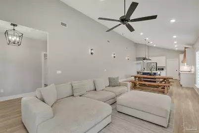 1006 W Lloyd St, Pensacola, FL 32501 - Photo 9