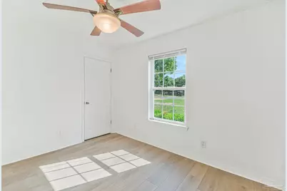 4285 Lindsay Ln, Pace, FL 32571 - Photo 9