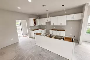 2192 N Wind Trace Rd, Navarre, FL 32566 - Photo 9