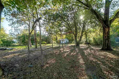 6205 Dogwood Dr, Milton, FL 32570 - Photo 9