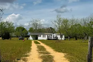 5568 Forest Hills Ln, Milton, FL 32570 - Photo 1