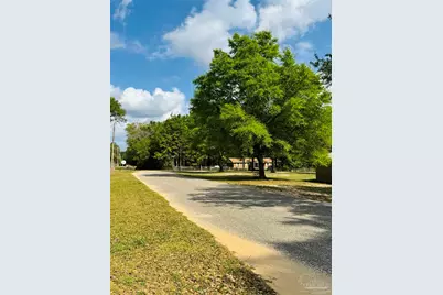 5568 Forest Hills Ln, Milton, FL 32570 - Photo 13