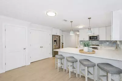 1047 Aquamarine Dr, Gulf Breeze, FL 32563 - Photo 5