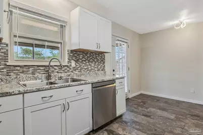 2325 Merle Cir, Pensacola, FL 32526 - Photo 11