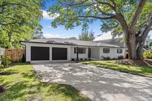 4593 Soundside Dr, Gulf Breeze, FL 32563 - Photo 1